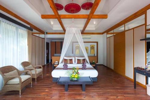 Phi Phi Long Beach Resort & Villa