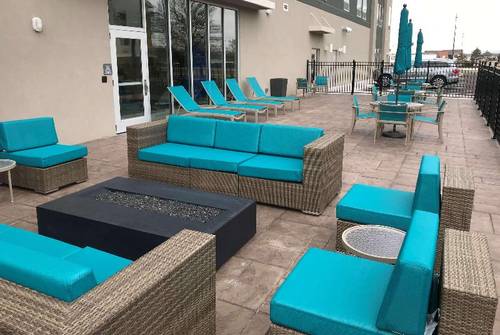 La Quinta Inn Suites By Wyndham Terre Haute