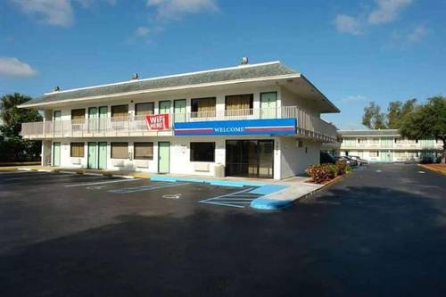 Travelodge By Wyndham Pompano Beach