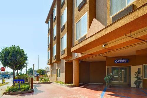H3 Inn & Suites LAX Airport