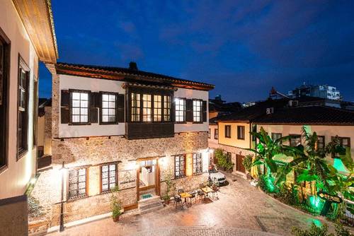 Cedrus Hotel