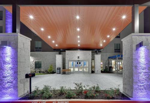 Holiday Inn Express & Suites Plano - The Colony