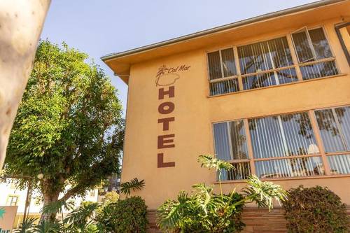 Cal Mar Hotel Suites