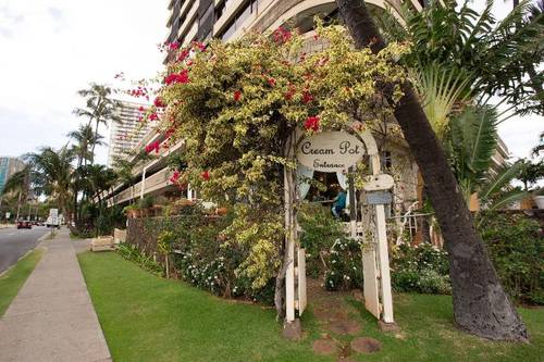 Hawaiian Monarch Hotel