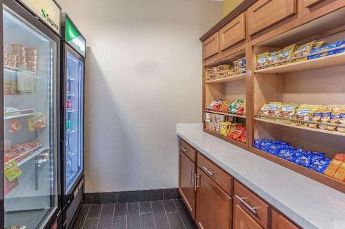 La Quinta Inn Suites Luling