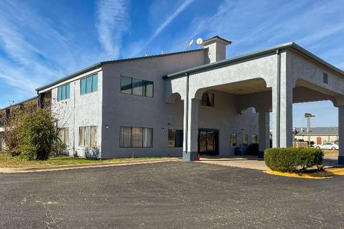Econo Lodge Inn Suites