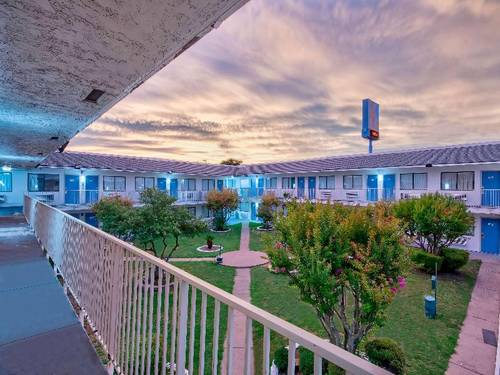 Motel 6 Austin, TX - North