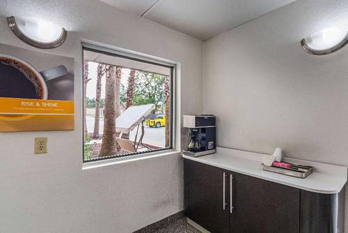 Motel 6 Cleveland Tx