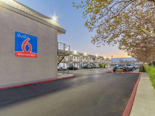 Motel 6 Hayward