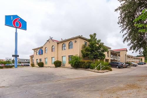 Motel 6 San Antonio Fiesta Trails