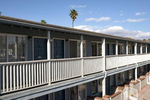 The Shores Inn