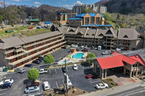 Crossroads Inn Suites
