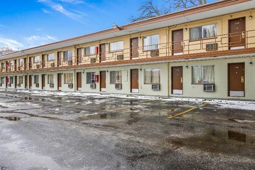 OYO Hotel Downtown Peoria I-74