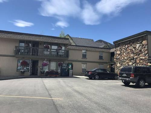 Snowshoe Motel