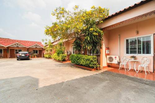 654 Samanmit Inn Hotel