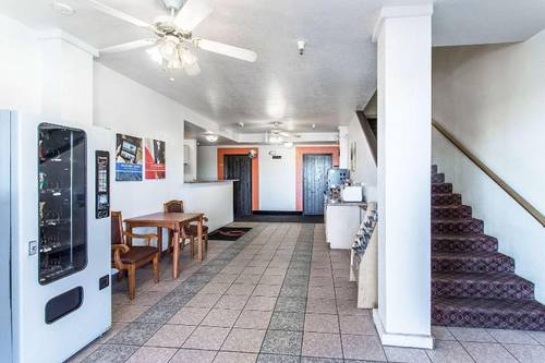 Motel 6 Moriarity