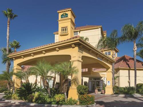 La Quinta Inn Suites by Wyndham Ontario Airport