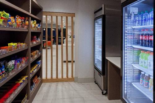 Holiday Inn Express & Suites Fayetteville, an IHG