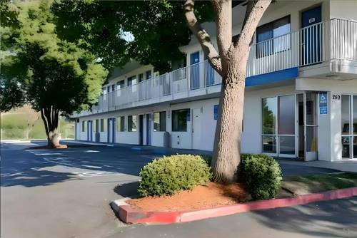 Super 8 by Wyndham Turlock