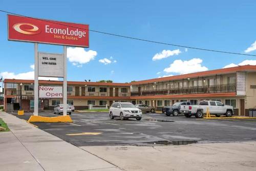 Econo Lodge Inn & Suites