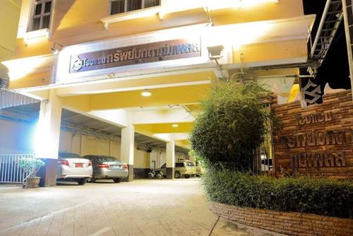 Submukdaphoomplace Hotel