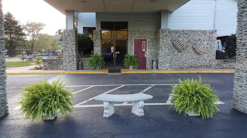 Americourt Hotel