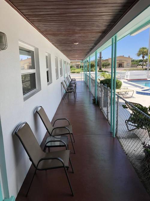 Sun Island Motel
