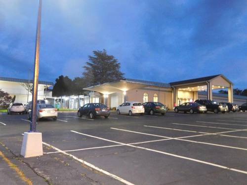 Whaler Inn And Suites