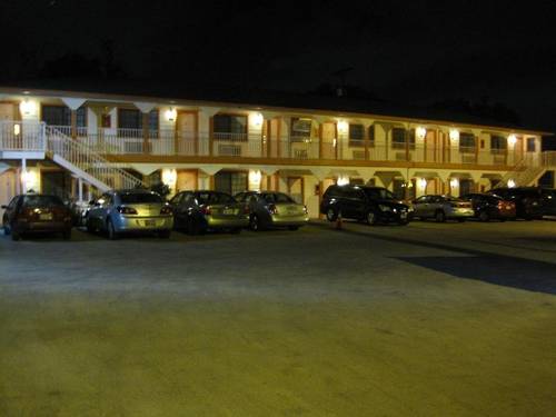 Pinn Road Inn And Suites