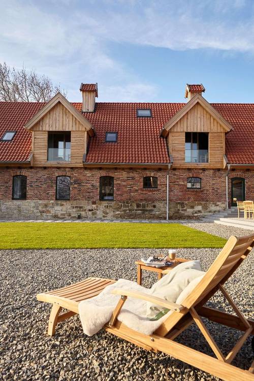 Yard Boarding Hotel