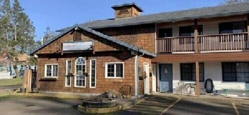 South Jetty Inn