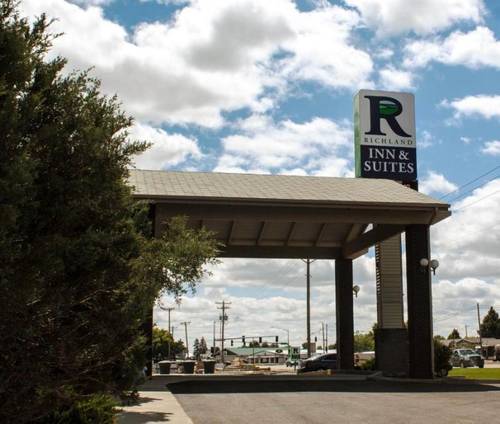 Richland Inn & Suites