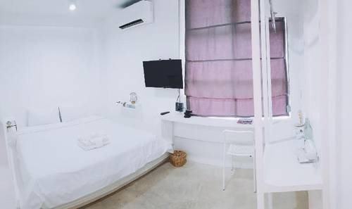 Flat White Cafe X Poshtel