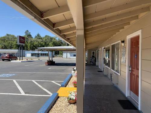 Lark Motel