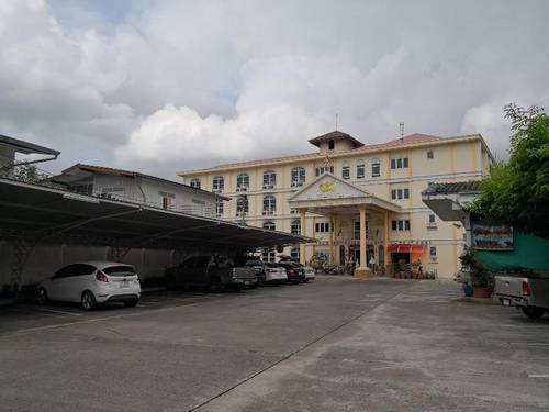 Phadaeng Hotel