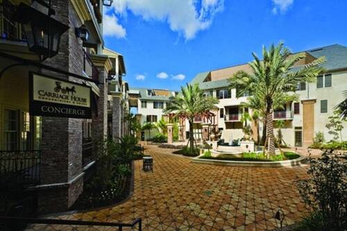 Carriage House Hotel