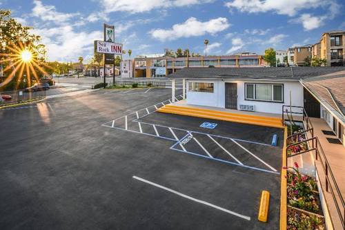Sea Rock Inn - Long Beach