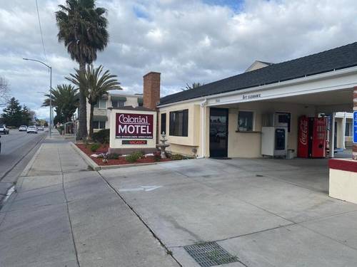Colonial Motel