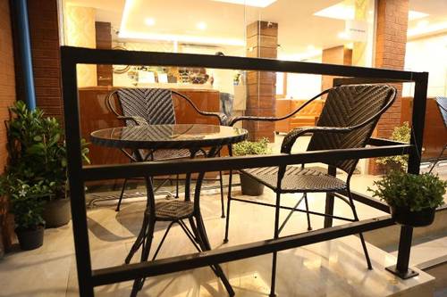 Rose Nana Hotel