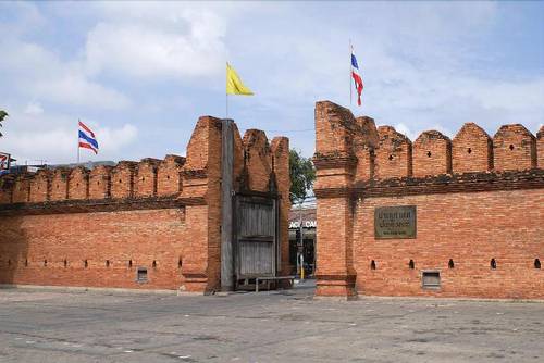 Por Thapae Gate