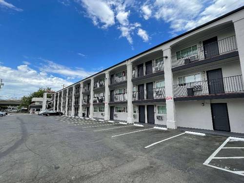 The Midtowner Hotel SureStay Collection by BW