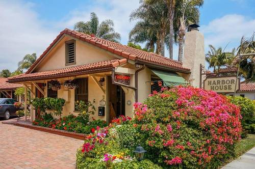 Harbor House Inn