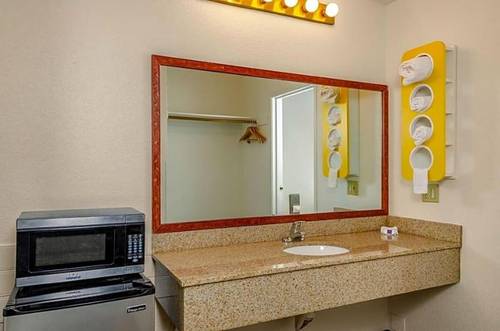 Motel 6 Oakdale, CA
