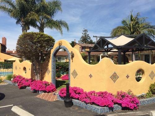 Oasis Inn & Suites