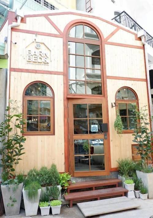 Barn And Bed Hostel
