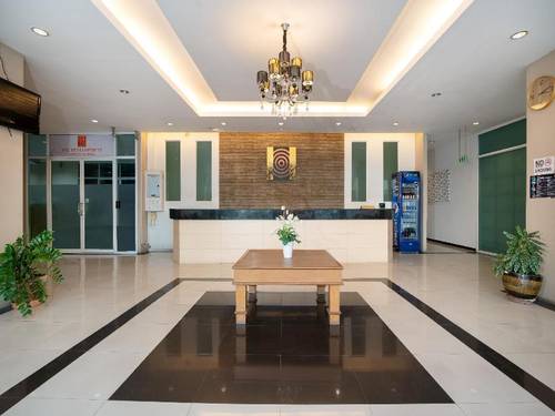 Leenova Hotel