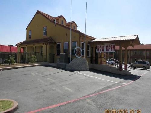 Taylor Village Inn And Suites