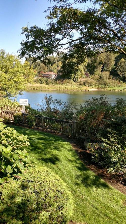 Lewis River Inn