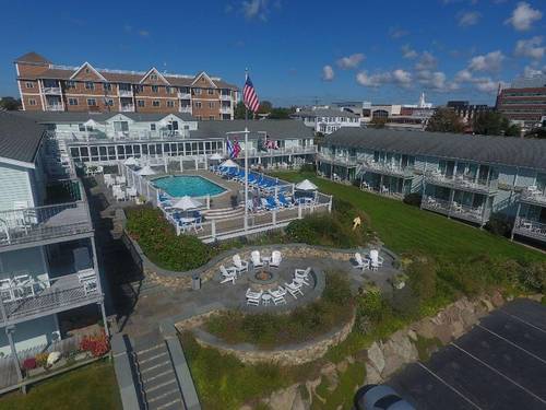 Anchor In Distinctive Waterfront Lodging