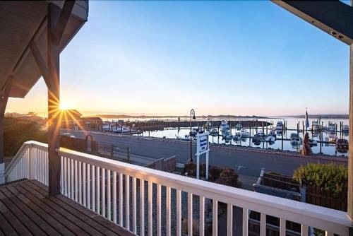 Bandon Marina Inn